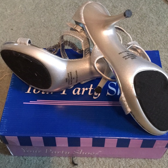 Silver & rhinestone heels with 4” stilettos 9 1/2 - Picture 4 of 5